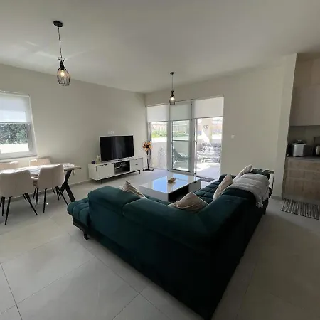 Mythical Blue Cozy 2 Bedroom En-suite Family Pool Lägenhet Paralimni