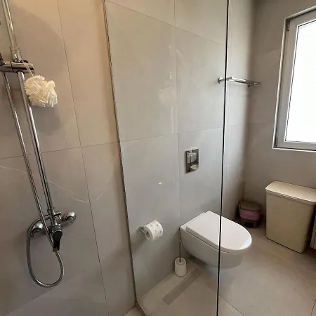 Mythical Blue Cozy 2 Bedroom En-suite Family Pool Apartman