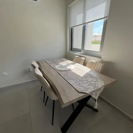 Mythical Blue Cozy 2 Bedroom En-suite Family Pool * Paralímni