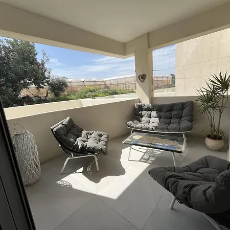 Cozy 2 Bedroom + 2 Bathroom W/ Pool * Paralimni